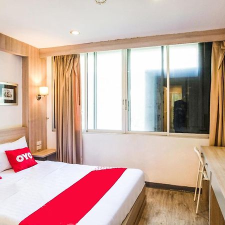 Oyo 437 Hostel Na Nara Банкок Екстериор снимка