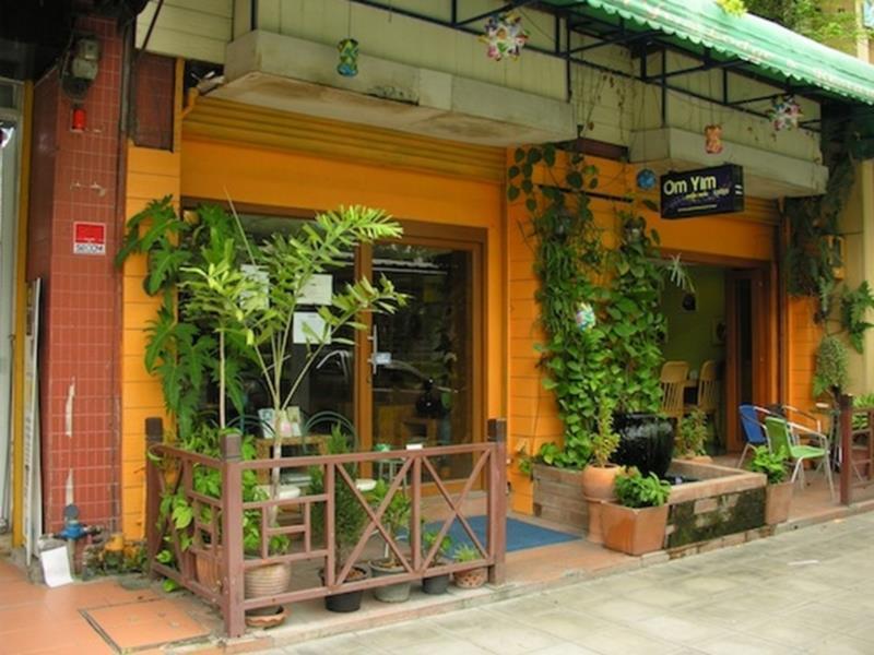 Oyo 437 Hostel Na Nara Банкок Екстериор снимка