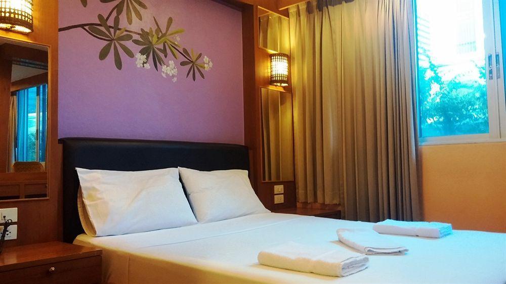 Oyo 437 Hostel Na Nara Банкок Екстериор снимка
