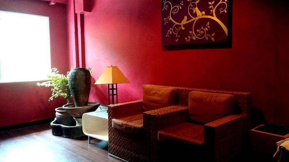 Oyo 437 Hostel Na Nara Банкок Екстериор снимка