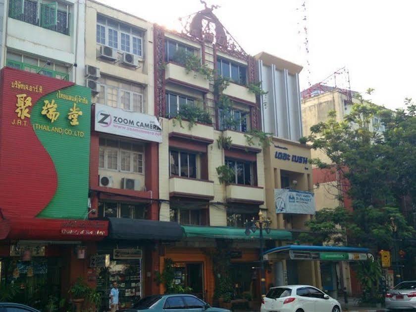 Oyo 437 Hostel Na Nara Банкок Екстериор снимка