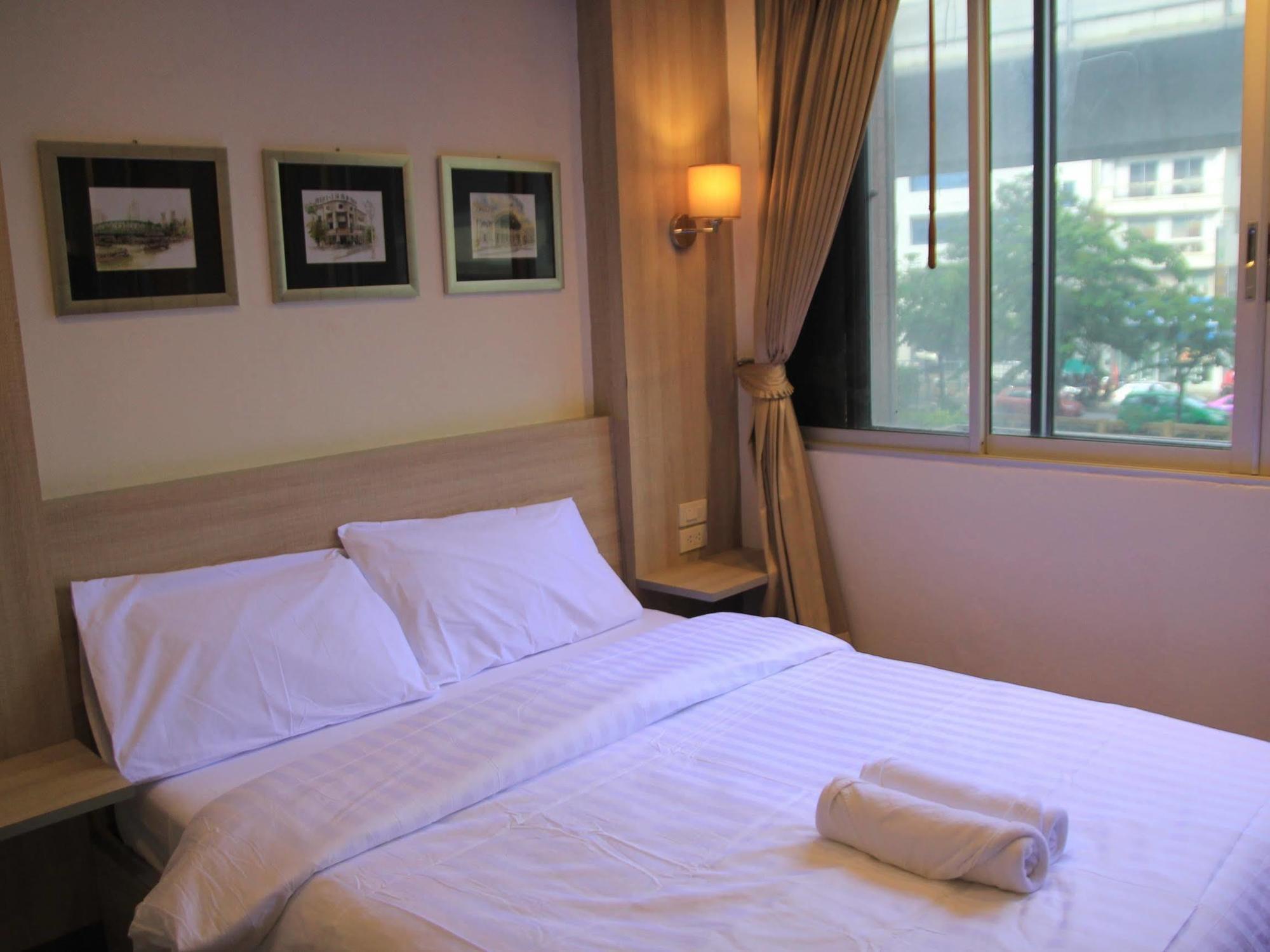 Oyo 437 Hostel Na Nara Банкок Екстериор снимка