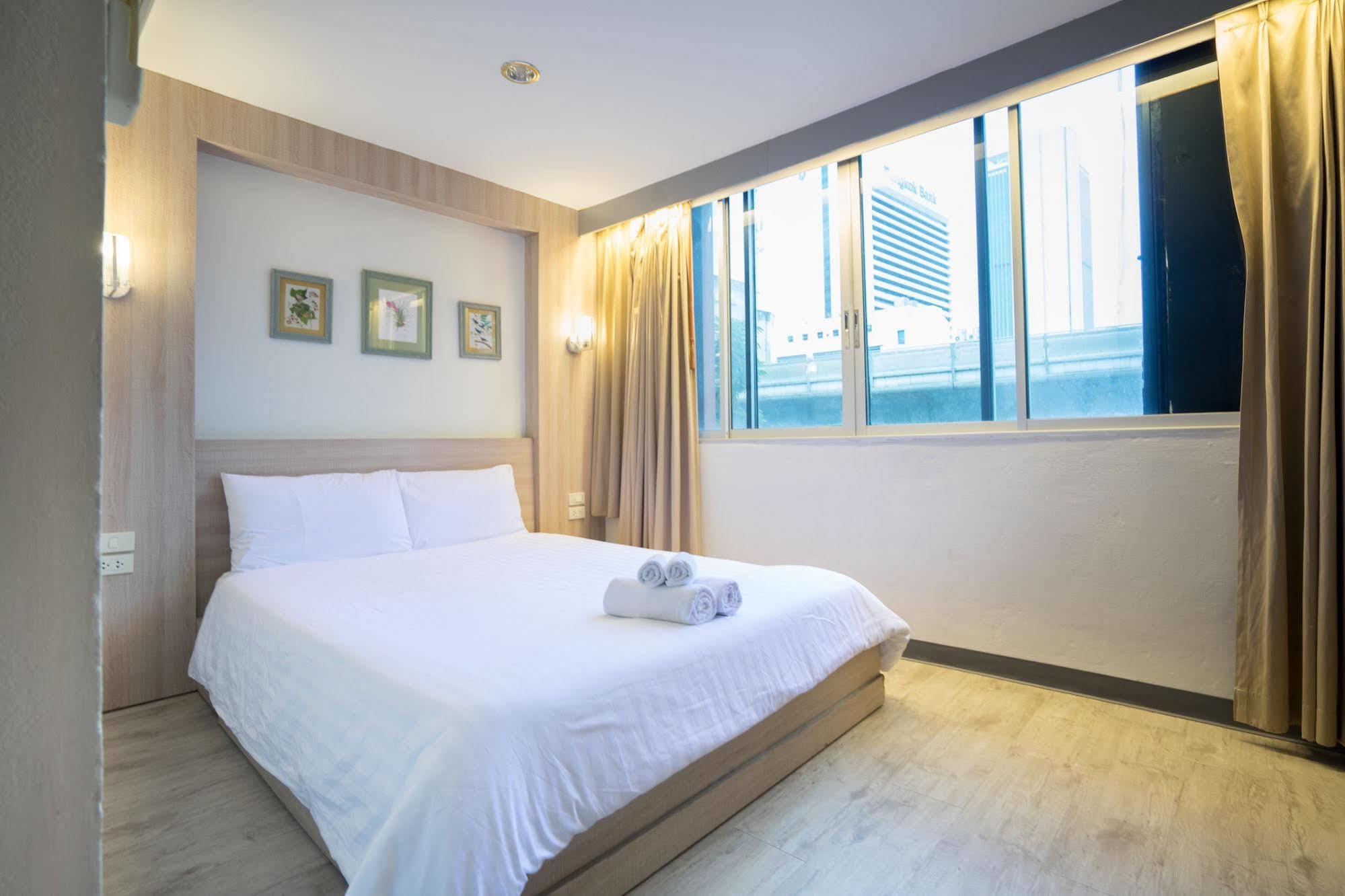 Oyo 437 Hostel Na Nara Банкок Екстериор снимка