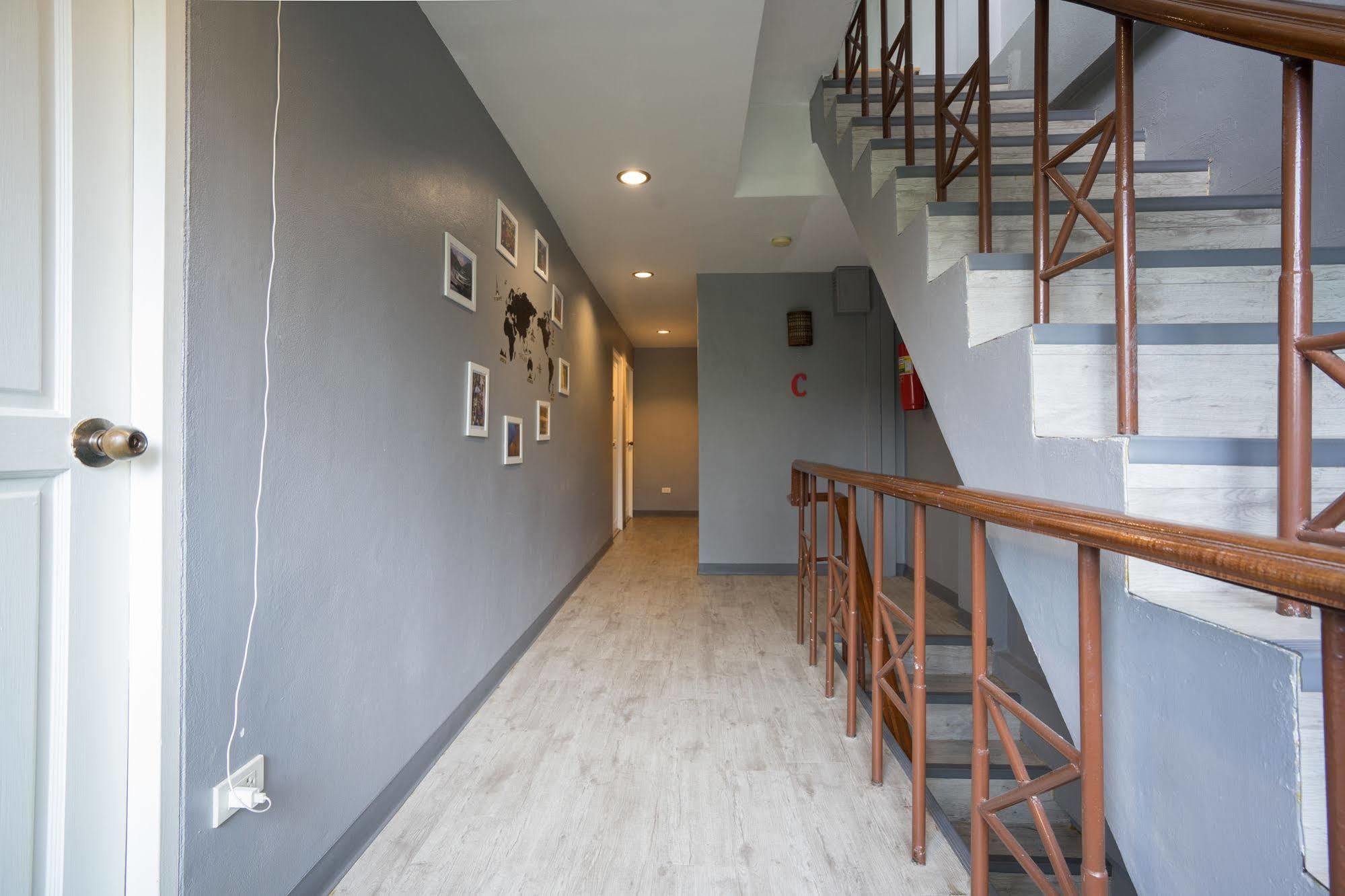 Oyo 437 Hostel Na Nara Банкок Екстериор снимка