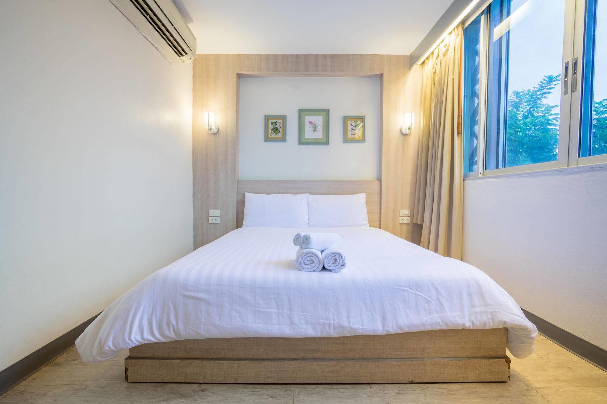 Oyo 437 Hostel Na Nara Банкок Екстериор снимка