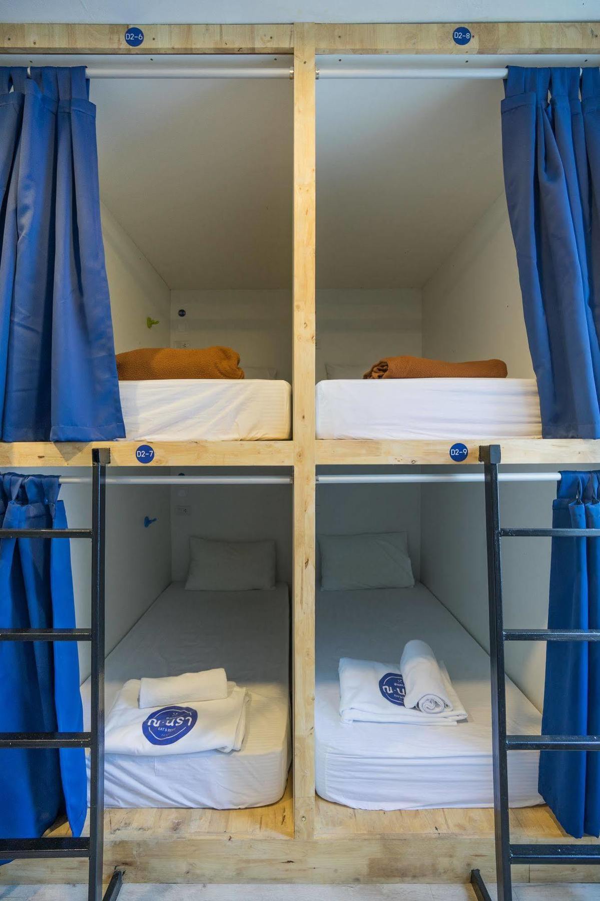 Oyo 437 Hostel Na Nara Банкок Екстериор снимка