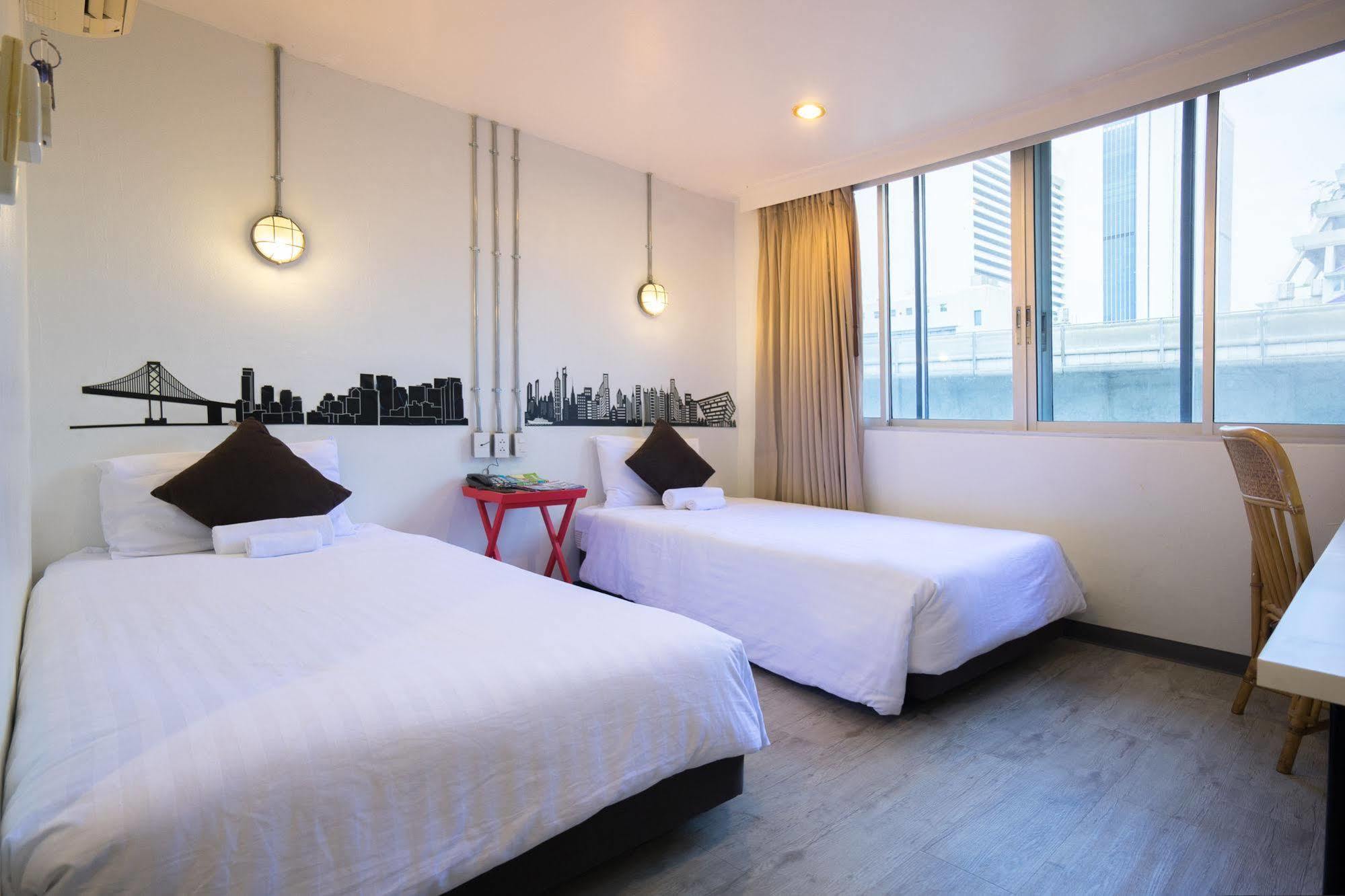 Oyo 437 Hostel Na Nara Банкок Екстериор снимка