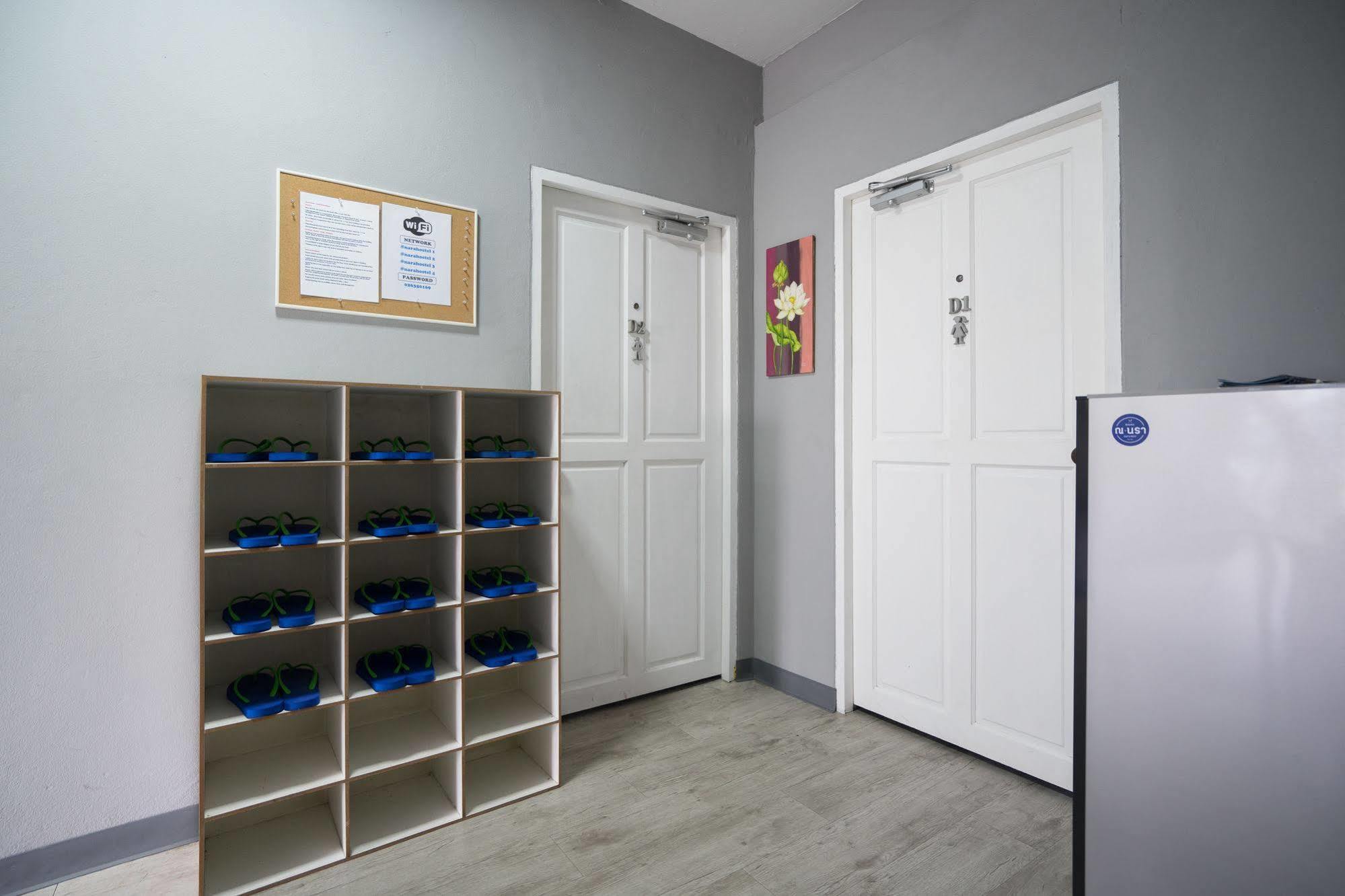 Oyo 437 Hostel Na Nara Банкок Екстериор снимка