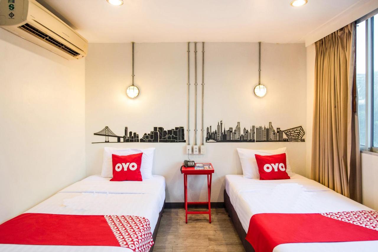 Oyo 437 Hostel Na Nara Банкок Екстериор снимка