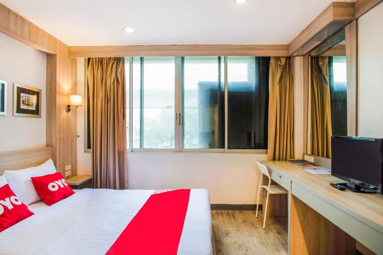 Oyo 437 Hostel Na Nara Банкок Екстериор снимка