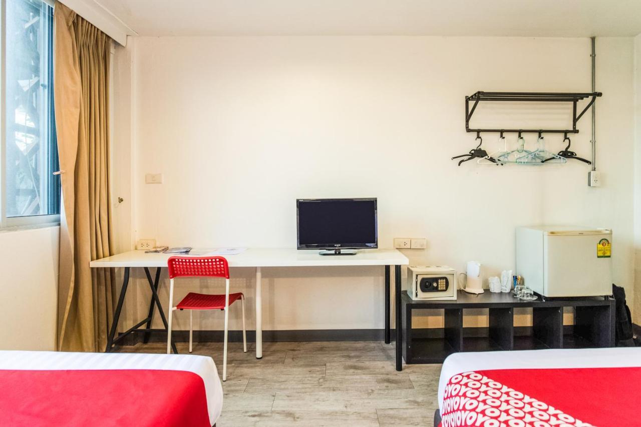 Oyo 437 Hostel Na Nara Банкок Екстериор снимка