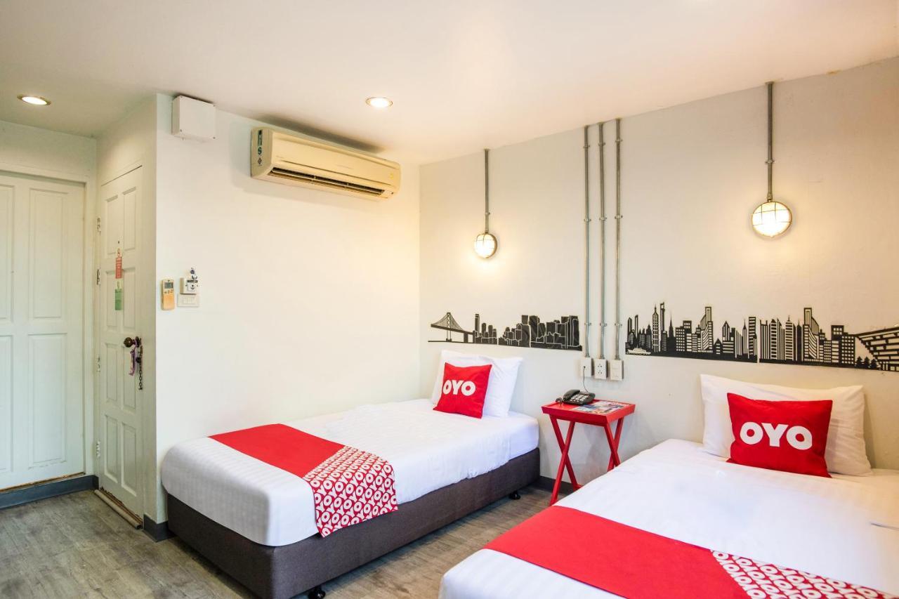 Oyo 437 Hostel Na Nara Банкок Екстериор снимка