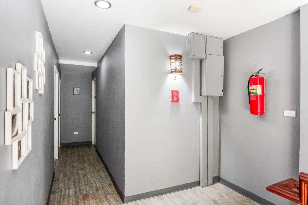 Oyo 437 Hostel Na Nara Банкок Екстериор снимка