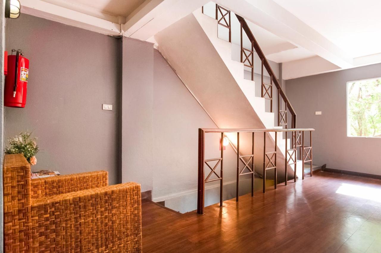 Oyo 437 Hostel Na Nara Банкок Екстериор снимка