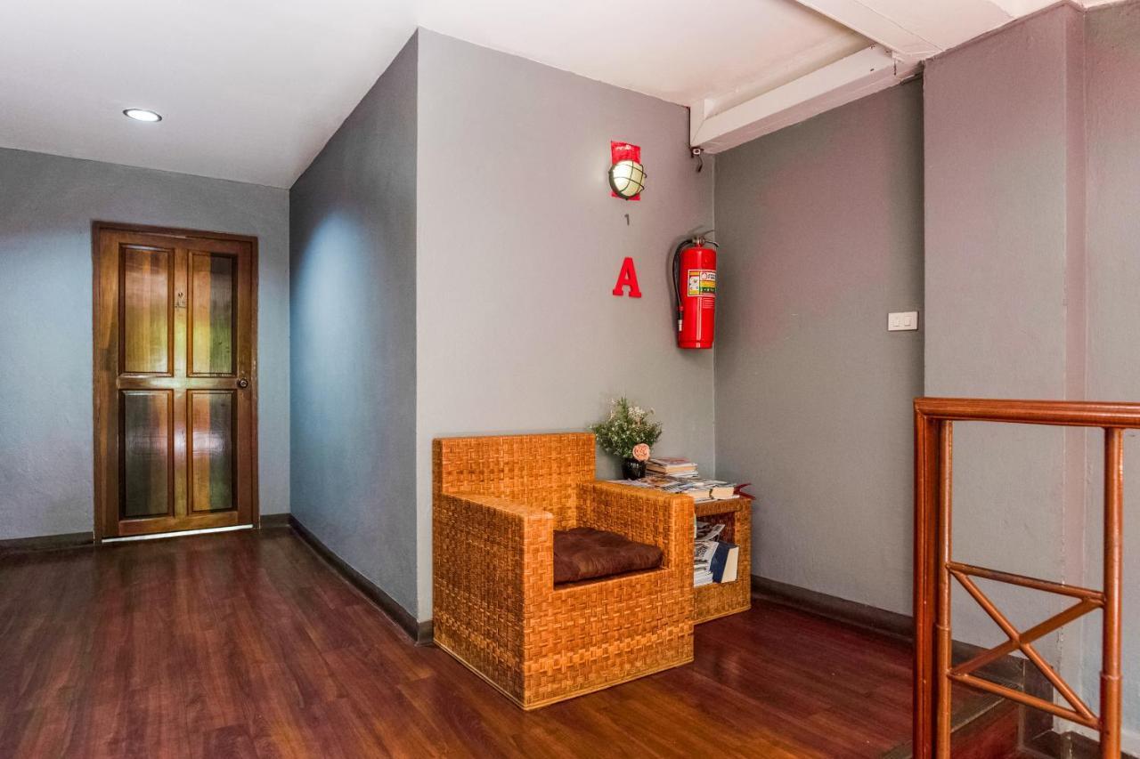 Oyo 437 Hostel Na Nara Банкок Екстериор снимка
