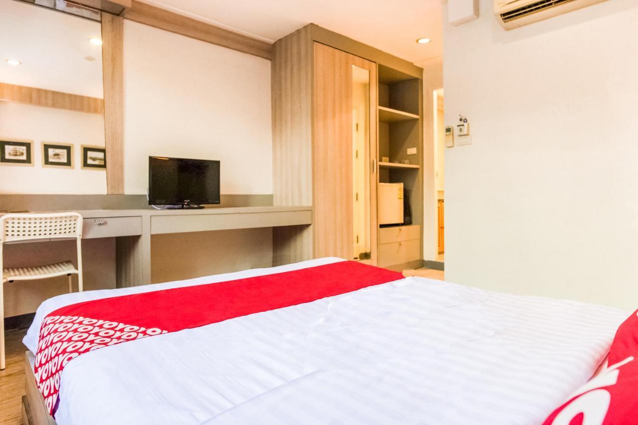 Oyo 437 Hostel Na Nara Банкок Екстериор снимка