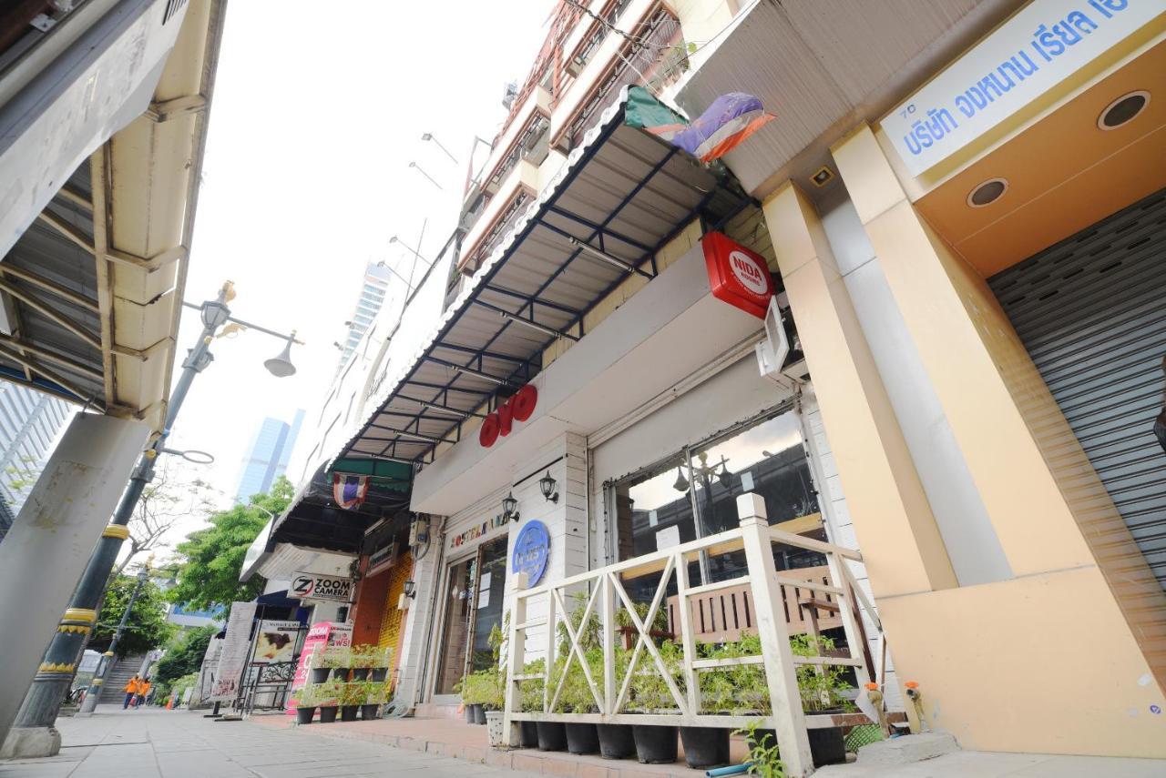 Oyo 437 Hostel Na Nara Банкок Екстериор снимка