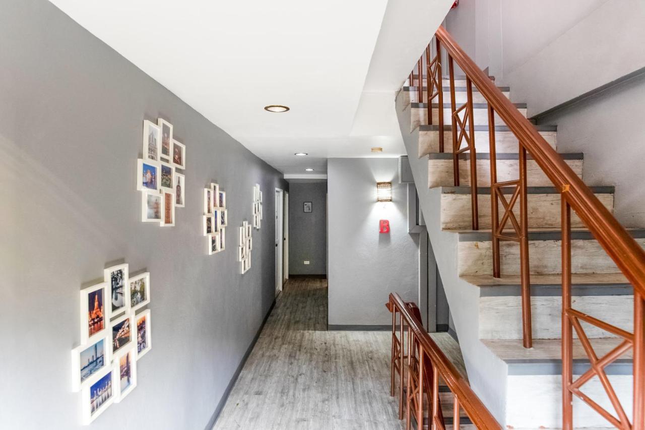 Oyo 437 Hostel Na Nara Банкок Екстериор снимка