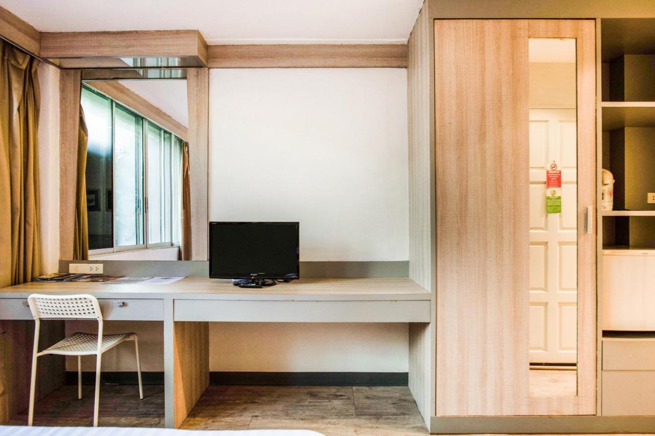 Oyo 437 Hostel Na Nara Банкок Екстериор снимка